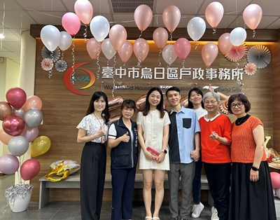 主任祕書與民眾合照