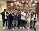 新人與朋友大合照