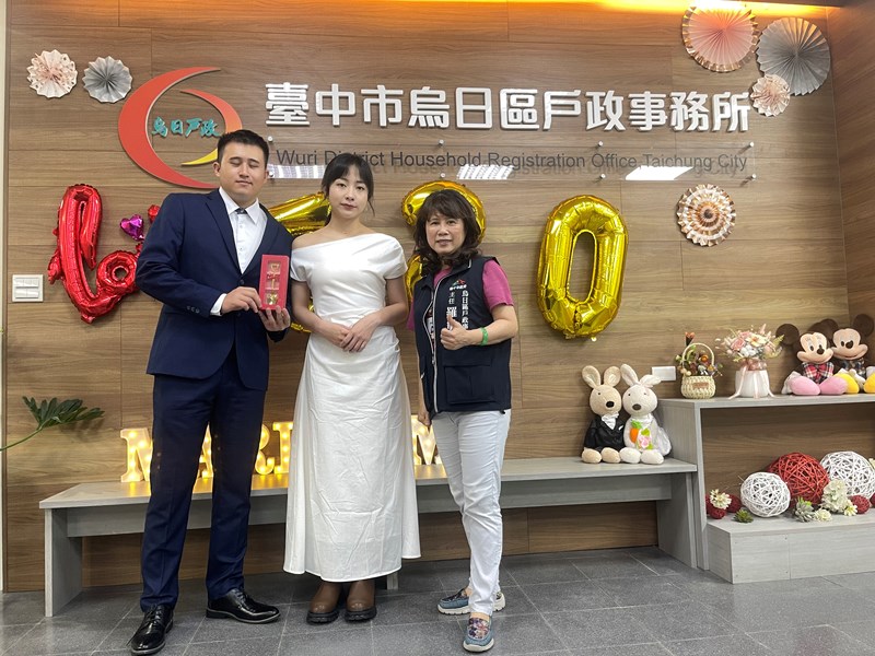 主任與新人合影-1