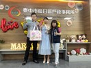 主任與新人合影-2