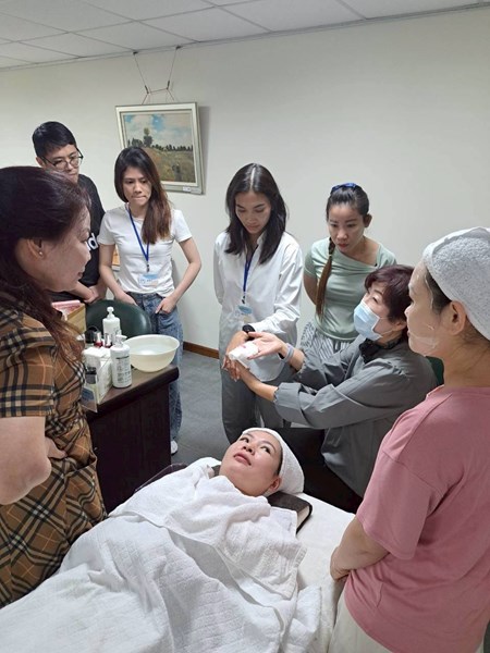 做臉示範