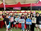 宣導戶政業務主任與民眾合影