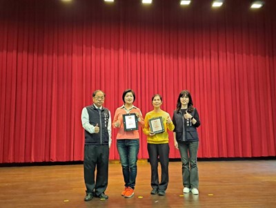 局長轉發衛服部獎牌