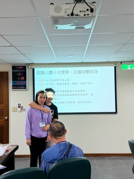 防身術示範02